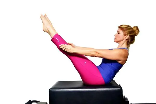 Ejercicio de Pilates Reformer en Ayre Pilates